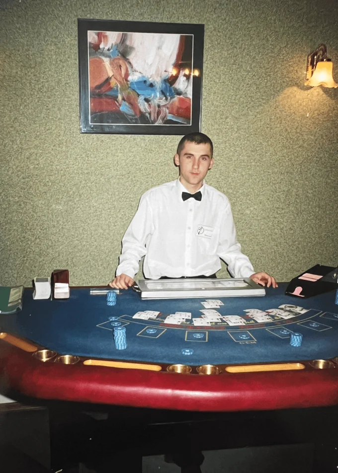 🎲 1999 — Эсмеральда (крупье в казино, совмещал с учёбой в институте)